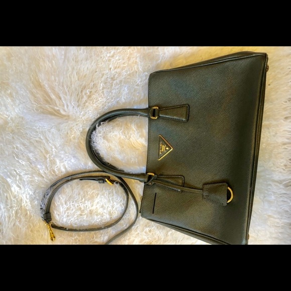 Prada Galleria Bag in Emerald - Picture 3 of 8